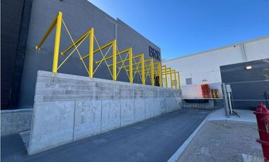 BODEGA EN RENTA AVE. RAMON RAYON CON SEGURIDAD Y ANDEN COMPARTIDO