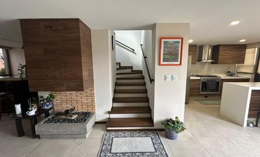 Casa en Venta en Lomas Virreyes, Calimaya  ** Amplio jardin y elelmentos de seguridad **