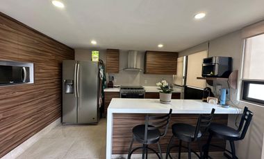 Casa en Venta en Lomas Virreyes, Calimaya  ** Amplio jardin y elelmentos de seguridad **
