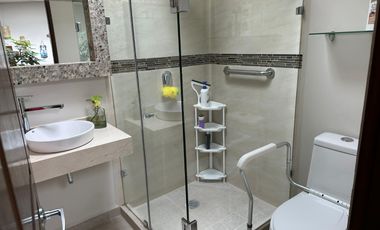 Casa en Venta en Lomas Virreyes, Calimaya  ** Amplio jardin y elelmentos de seguridad **