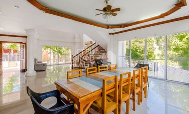 Picturesque Retreat Home with Grand Living Area and Pool in Consolacion