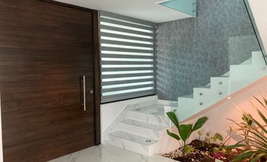 RENTA CASA AMUEBLADA EN COL. CHEPEVERA ZONA CENTRO