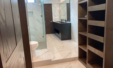 RENTA CASA AMUEBLADA EN COL. CHEPEVERA ZONA CENTRO