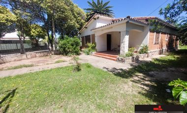 VA. DOMINGUEZ - CASA A RESTAURAR EN LOTE (NO PH) DE 596m2.