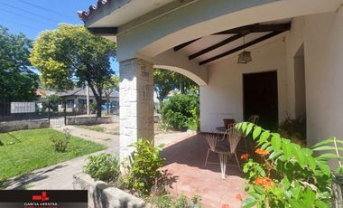 VA. DOMINGUEZ - CASA A RESTAURAR EN LOTE (NO PH) DE 596m2.
