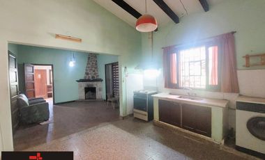VA. DOMINGUEZ - CASA A RESTAURAR EN LOTE (NO PH) DE 596m2.
