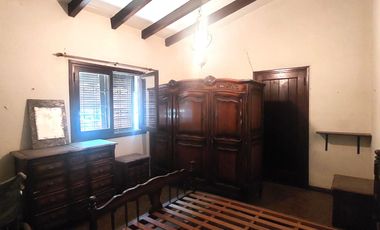 VA. DOMINGUEZ - CASA A RESTAURAR EN LOTE (NO PH) DE 596m2.