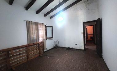 VA. DOMINGUEZ - CASA A RESTAURAR EN LOTE (NO PH) DE 596m2.
