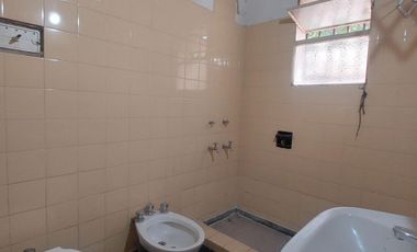 VA. DOMINGUEZ - CASA A RESTAURAR EN LOTE (NO PH) DE 596m2.
