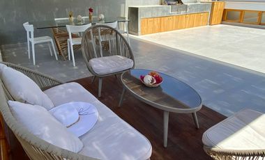 Se vende hermosa casa de 02 pisos con cómoda terraza y una vista espectacular … sol todo el año !!