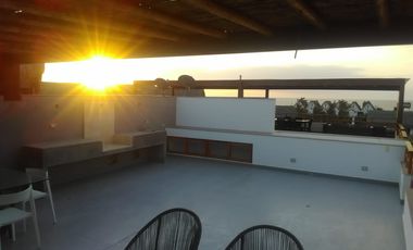 Se vende hermosa casa de 02 pisos con cómoda terraza y una vista espectacular … sol todo el año !!