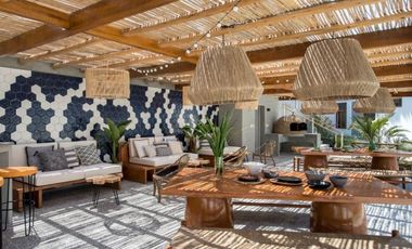Se vende hermosa casa de 02 pisos con cómoda terraza y una vista espectacular … sol todo el año !!