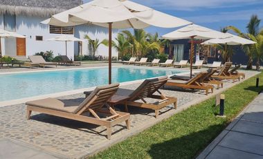 Se vende hermosa casa de 02 pisos con cómoda terraza y una vista espectacular … sol todo el año !!