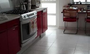Venta de casa: 4 recámaras, 3.5 baños, también con uso de suelo comercial en Col. Condesa