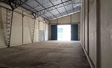 Bodega-Galpón de alquiler en Av. Juan Tanca Marengo, Conjunto Cerrado.