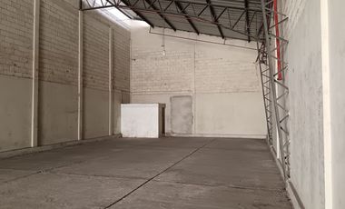 Bodega-Galpón de alquiler en Av. Juan Tanca Marengo, Conjunto Cerrado.