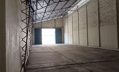 Bodega-Galpón de alquiler en Av. Juan Tanca Marengo, Conjunto Cerrado.