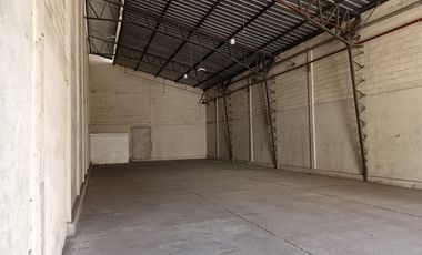 Bodega-Galpón de alquiler en Av. Juan Tanca Marengo, Conjunto Cerrado.