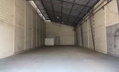 Bodega-Galpón de alquiler en Av. Juan Tanca Marengo, Conjunto Cerrado.