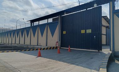 Bodega-Galpón de alquiler en Av. Juan Tanca Marengo, Conjunto Cerrado.