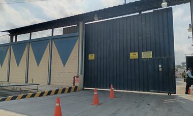 Bodega-Galpón de alquiler en Av. Juan Tanca Marengo, Conjunto Cerrado.