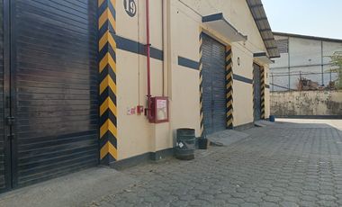 Bodega-Galpón de alquiler en Av. Juan Tanca Marengo, Conjunto Cerrado.