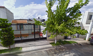CASA EN REMATE BANCARIO EN FRACC HACIENDA EL CORTIJO, SALTILLO , COAHUILA.