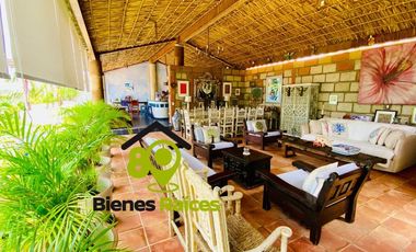 Casa en venta FRENTE A LA ROQUETA