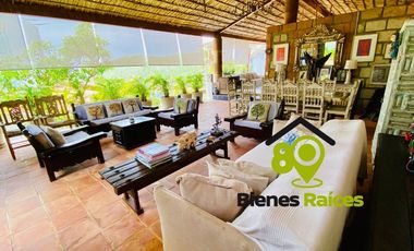 Casa en venta FRENTE A LA ROQUETA