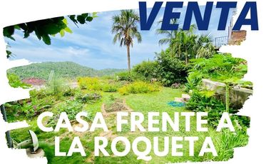 Casa en venta FRENTE A LA ROQUETA