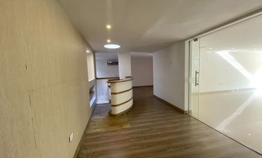 Espectacular casa en alquiler con ascensor para vivienda o empresa, Sector Parque El Golf