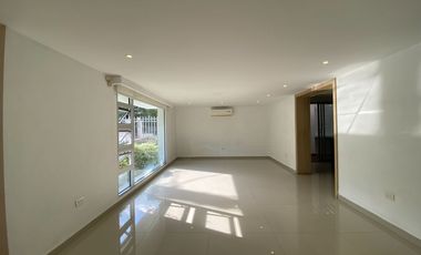 Espectacular casa en alquiler con ascensor para vivienda o empresa, Sector Parque El Golf