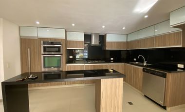 Espectacular casa en alquiler con ascensor para vivienda o empresa, Sector Parque El Golf