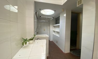 Espectacular casa en alquiler con ascensor para vivienda o empresa, Sector Parque El Golf