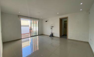 Espectacular casa en alquiler con ascensor para vivienda o empresa, Sector Parque El Golf
