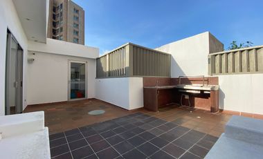 Espectacular casa en alquiler con ascensor para vivienda o empresa, Sector Parque El Golf