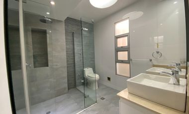 Espectacular casa en alquiler con ascensor para vivienda o empresa, Sector Parque El Golf