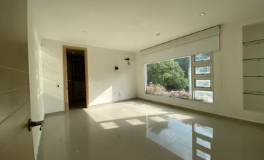 Espectacular casa en alquiler con ascensor para vivienda o empresa, Sector Parque El Golf