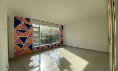 Espectacular casa en alquiler con ascensor para vivienda o empresa, Sector Parque El Golf