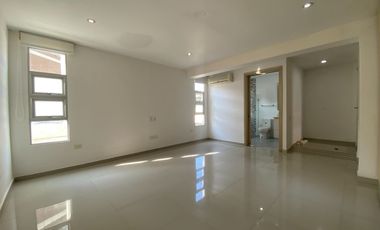 Espectacular casa en alquiler con ascensor para vivienda o empresa, Sector Parque El Golf