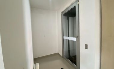 Espectacular casa en alquiler con ascensor para vivienda o empresa, Sector Parque El Golf