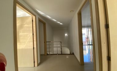 Espectacular casa en alquiler con ascensor para vivienda o empresa, Sector Parque El Golf