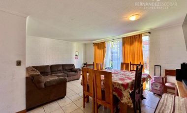 SAN FELIPE - VENDE CASA DE DOS PISOS 3D 2B 1E- COND. LA TROYA