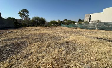 Terreno en Río, Altozano de 529 m2 con área verde en la parte posterior