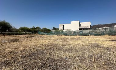 Terreno en Río, Altozano de 529 m2 con área verde en la parte posterior