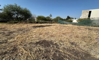 Terreno en Río, Altozano de 529 m2 con área verde en la parte posterior
