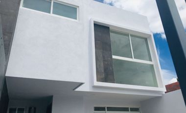 Amplia y moderna Casa en Privada Juquila, en Cuautlancingo, Puebla