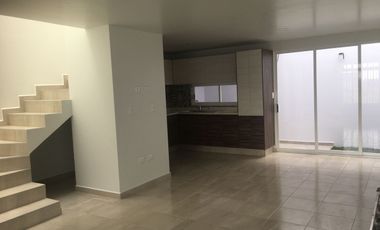 Amplia y moderna Casa en Privada Juquila, en Cuautlancingo, Puebla
