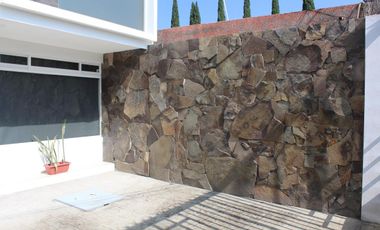 Amplia y moderna Casa en Privada Juquila, en Cuautlancingo, Puebla