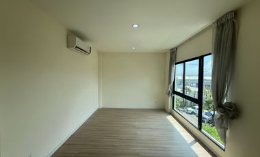 Rare item! with a ground-floor bedroom Townhome for sale Baan Klang Muang The Edition Rama 9-Onnut